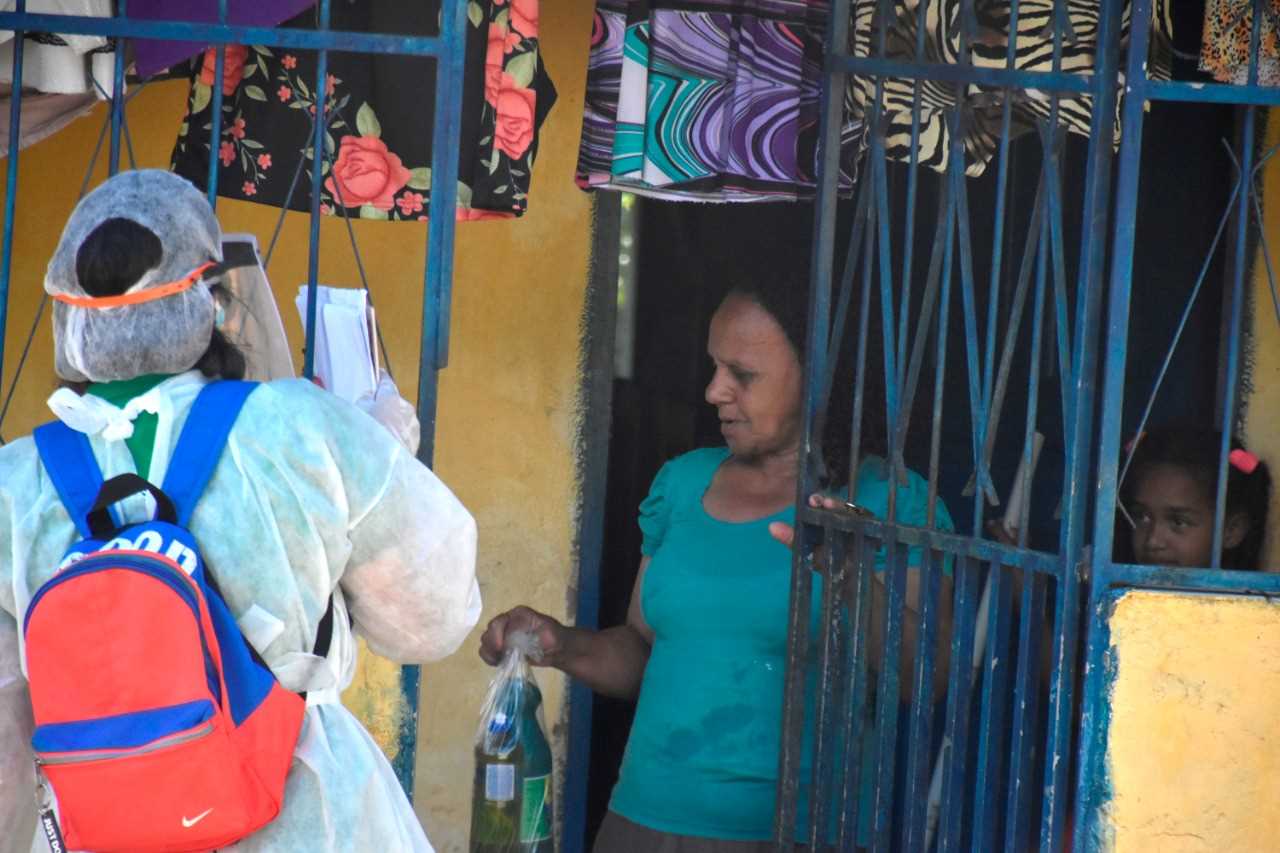 Camacã: Equipe da Secretaria de Assistência Social entrega cesta básica em Novo Itamaraty e Zona Rural